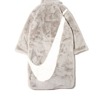 Womans Nike fur jacket size XL brand new with Tag